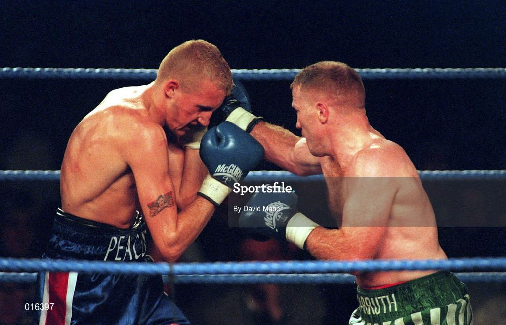 19 September 1998; Michael Carruth, right, and Scott Dixon during their WAA Welterweight Championship bout at the National Basketball Arena in Tallaght, Dublin. Photo by David Maher/Sportsfile