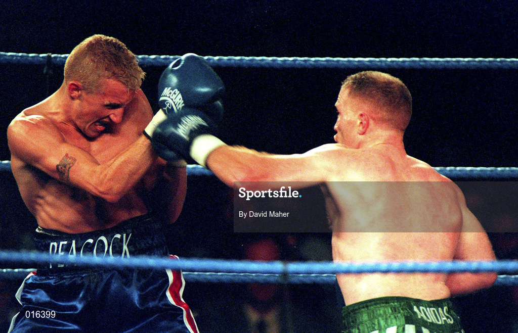 19 September 1998; Michael Carruth, right, and Scott Dixon during their WAA Welterweight Championship bout at the National Basketball Arena in Tallaght, Dublin. Photo by David Maher/Sportsfile