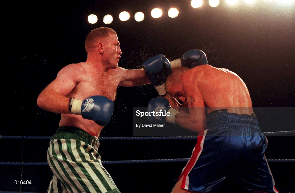 19 September 1998; Michael Carruth, left, and Scott Dixon during their WAA Welterweight Championship bout at the National Basketball Arena in Tallaght, Dublin. Photo by David Maher/Sportsfile