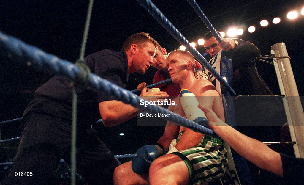 19 September 1998; Michael Carruth receives corner advice from coach Steve Collins during his WAA Welterweight Championship bout against Scott Dixon at the National Basketball Arena in Tallaght, Dublin. Photo by David Maher/Sportsfile