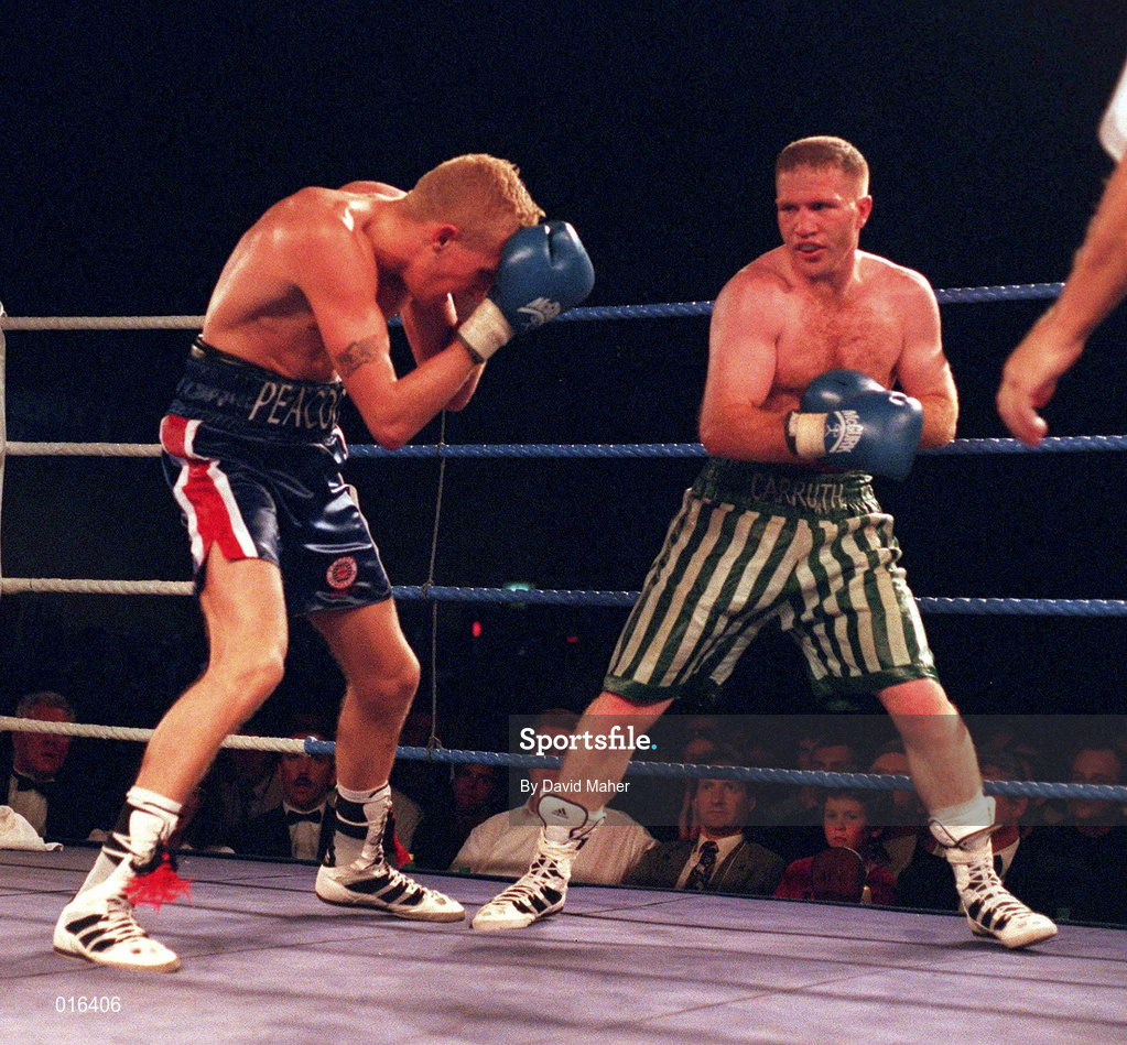 19 September 1998; Michael Carruth, right, and Scott Dixon during their WAA Welterweight Championship bout at the National Basketball Arena in Tallaght, Dublin. Photo by David Maher/Sportsfile