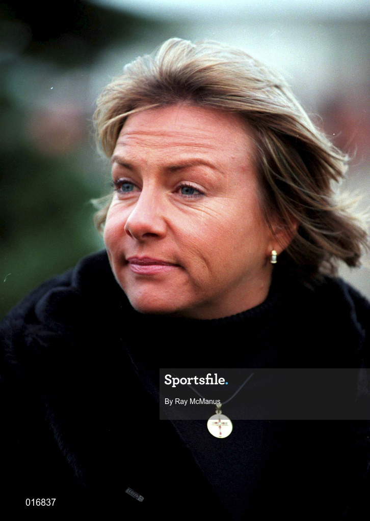 26 December 1998; Commentator Tracy Piggott during the Leopardstown Christmas Festival Day One at Leopardstown Racecourse in Dublin. Photo by Ray McManus/Sportsfile