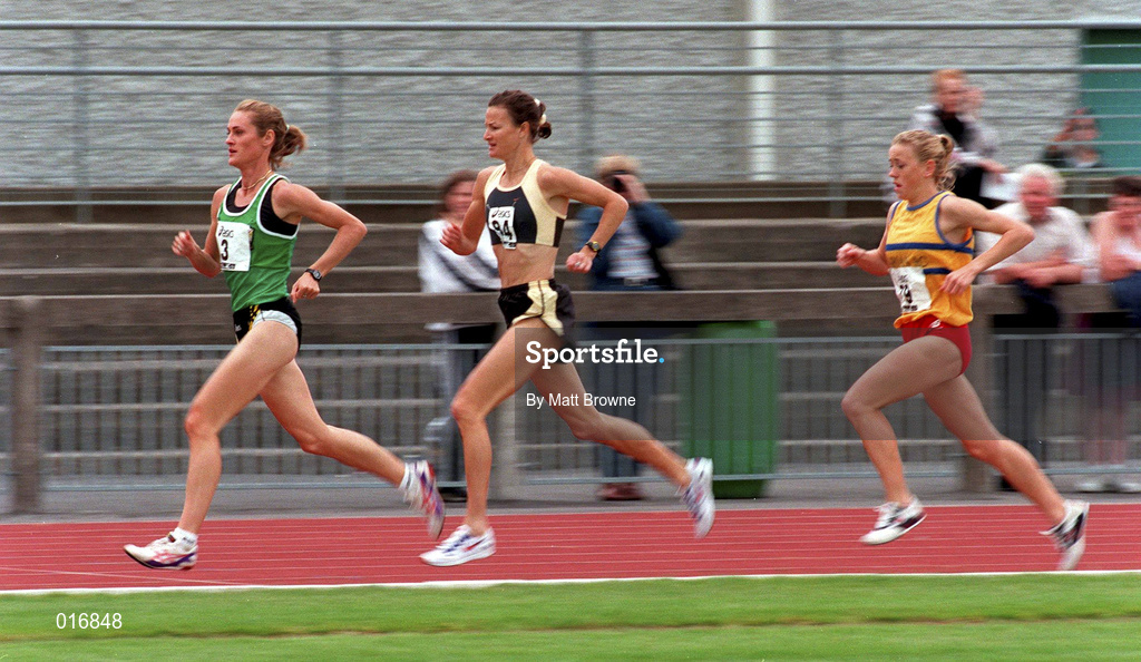 25 July 1998; Evenutal winner Sonia O'Sullivan of Ballymore Cobh A.C., centre, competing alongside Valerie Vaughan of Blarney/Inniscara A.C., left, and Maria McMahon of Marian A.C., in the Women's 5000m during the BLÉ National Track & Field Championships at Morton Stadium in Santry, Dublin. Photo by Matt Browne/Sportsfile