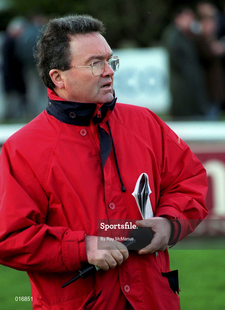 26 December 1998; Commentator Vere Wynne Jones during the Leopardstown Christmas Festival Day One at Leopardstown Racecourse in Dublin. Photo by Ray McManus/Sportsfile