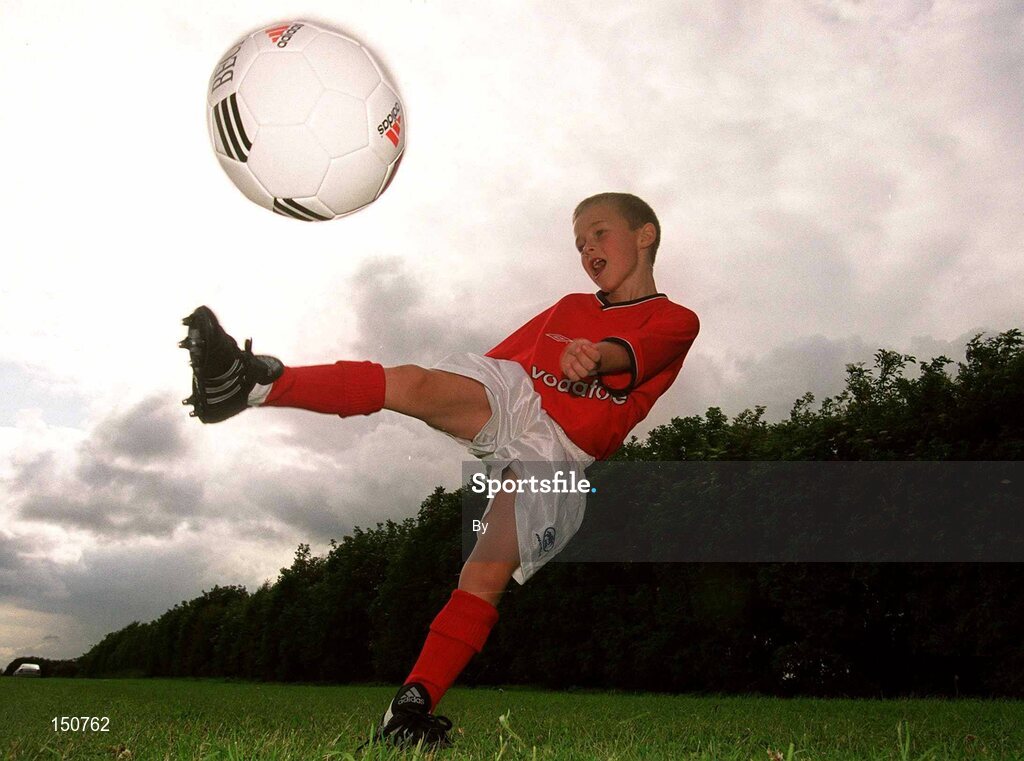 12 July 2002; Ross Murtagh. Soccer. Picture credit; David Maher / SPORTSFILE