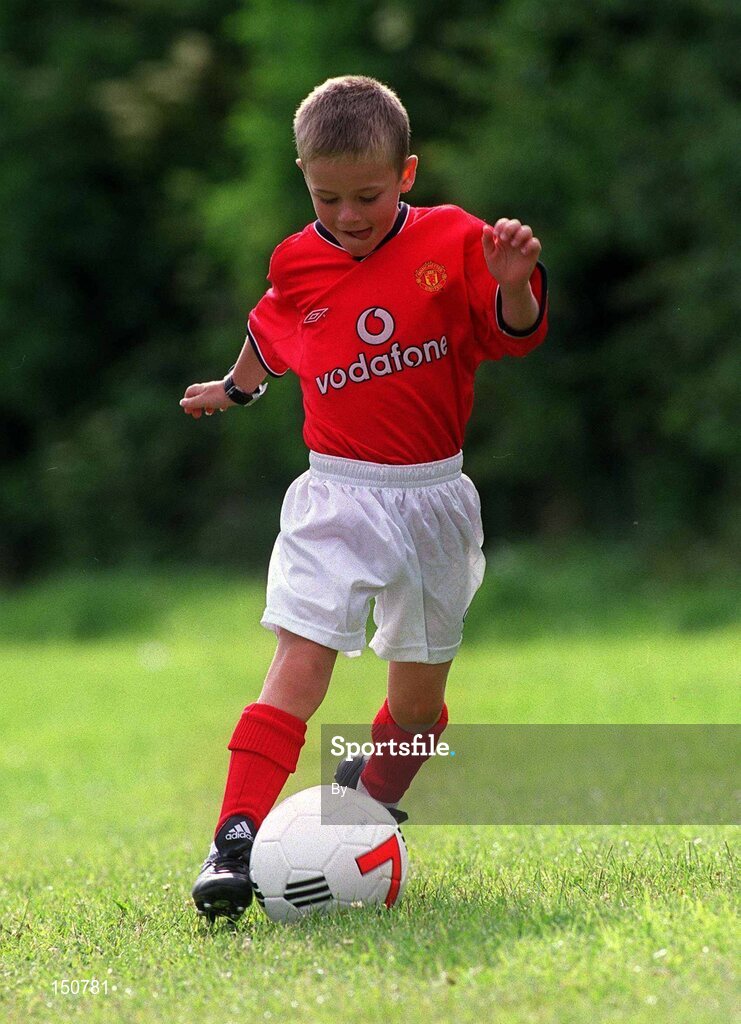 12 July 2002; Ross Murtagh. Soccer. Picture credit; David Maher / SPORTSFILE