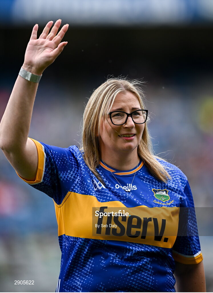 4 August 2024; Sharon O’Leary, representing her friend Majella Sweeney, from Newcastle, of the Tipperary team of 1974, who won the first All-Ireland Ladies Senior Football Championship final, during the TG4 All-Ireland Ladies Football Intermediate Championship final match between Leitrim and Tyrone at Croke Park in Dublin. Photo by Seb Daly/Sportsfile