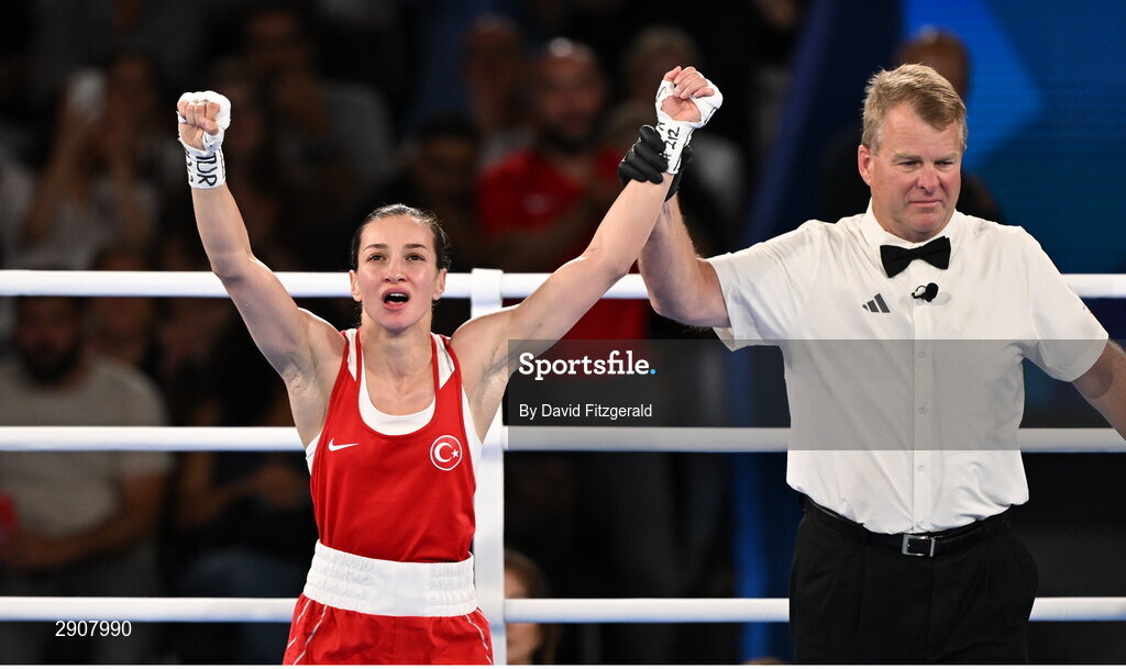 6 August 2024; Buse Naz Cakiroglu of Team Turkiye is declared victorious over Aira Villegas of Team Philippines in their women's 50kg semi-final bout at Court Philippe-Chatrier in Roland Garros Stadium during the 2024 Paris Summer Olympic Games in Paris, France. Photo by David Fitzgerald/Sportsfile