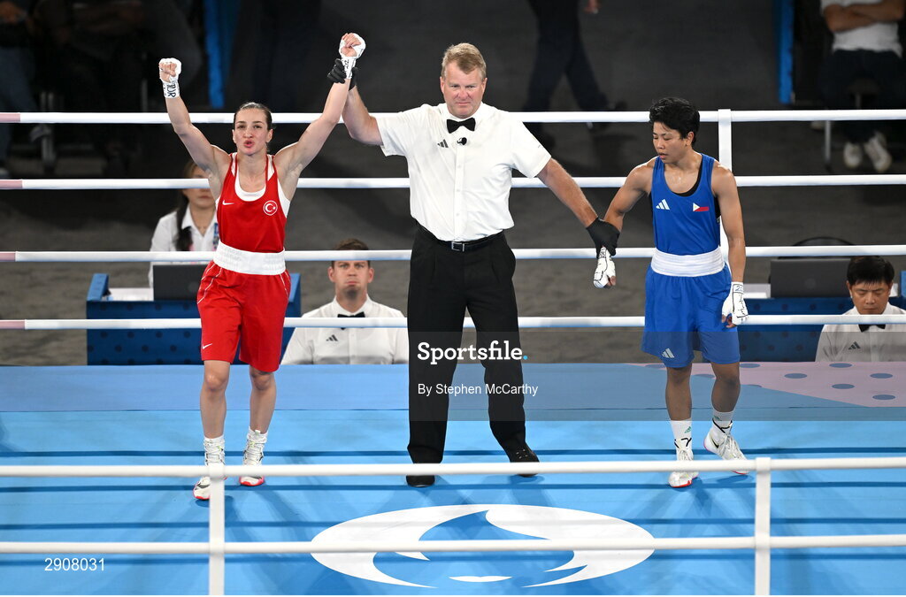 6 August 2024; Buse Naz Cakiroglu of Team Turkiye, left, is declared victorious over Aira Villegas of Team Philippines after their women's 50kg semi-final bout at Court Philippe-Chatrier in Roland Garros Stadium during the 2024 Paris Summer Olympic Games in Paris, France. Photo by Stephen McCarthy/Sportsfile