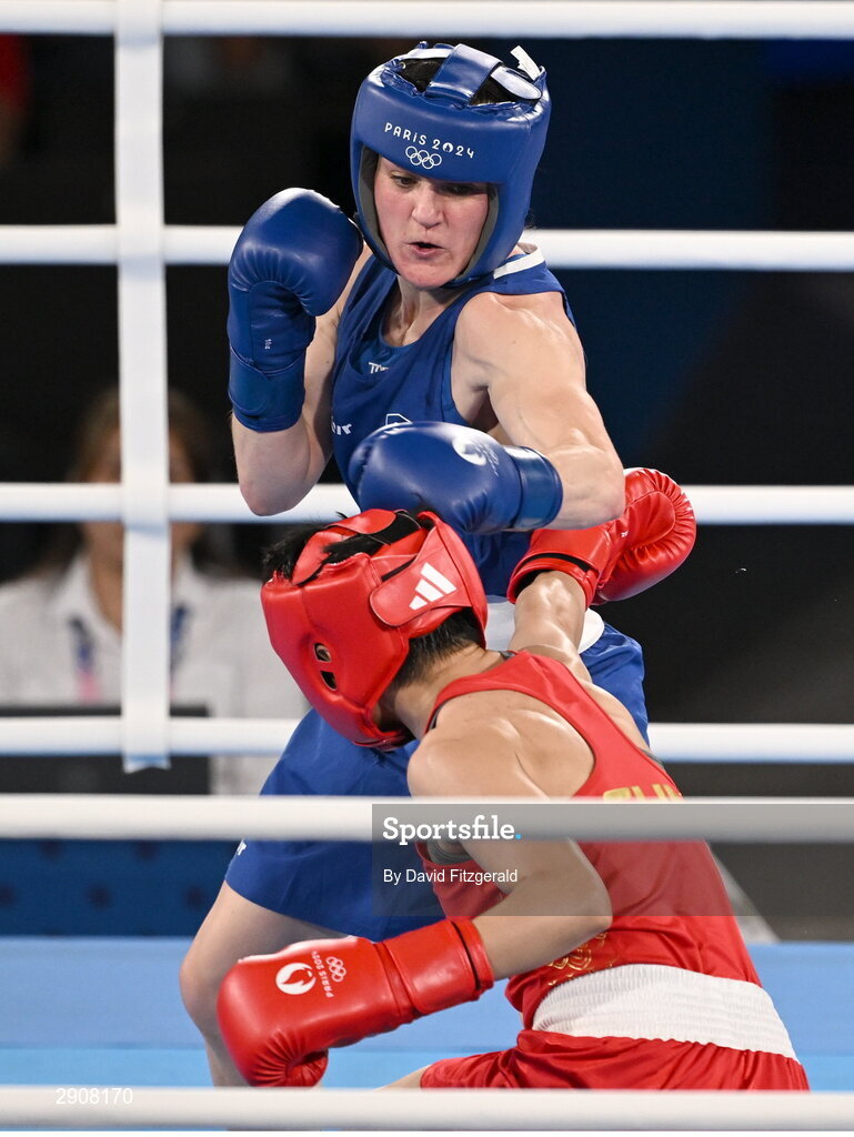 6 August 2024; Kellie Harrington of Team Ireland, above, and Wenlu Yang of Team People's Republic of China during their women's 60kg final bout at Court Philippe-Chatrier in Roland Garros Stadium during the 2024 Paris Summer Olympic Games in Paris, France. Photo by David Fitzgerald/Sportsfile