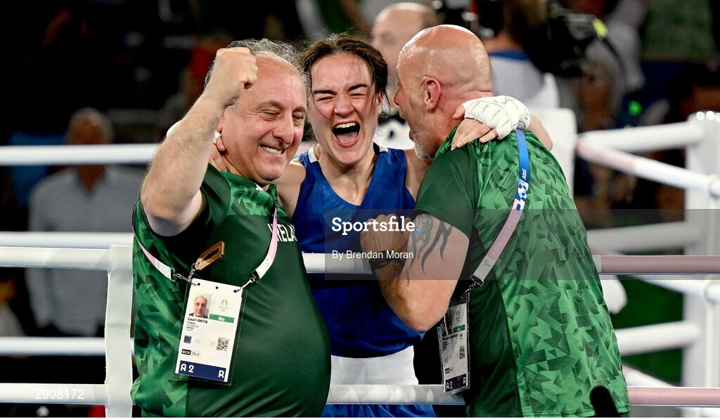 6 August 2024; Kellie Harrington of Team Ireland celebrates with coaches Zaur Antia and Damian Kennedy after defeating Wenlu Yang of Team People's Republic of China in their women's 60kg final bout at Court Philippe-Chatrier in Roland Garros Stadium during the 2024 Paris Summer Olympic Games in Paris, France. Photo by Brendan Moran/Sportsfile
