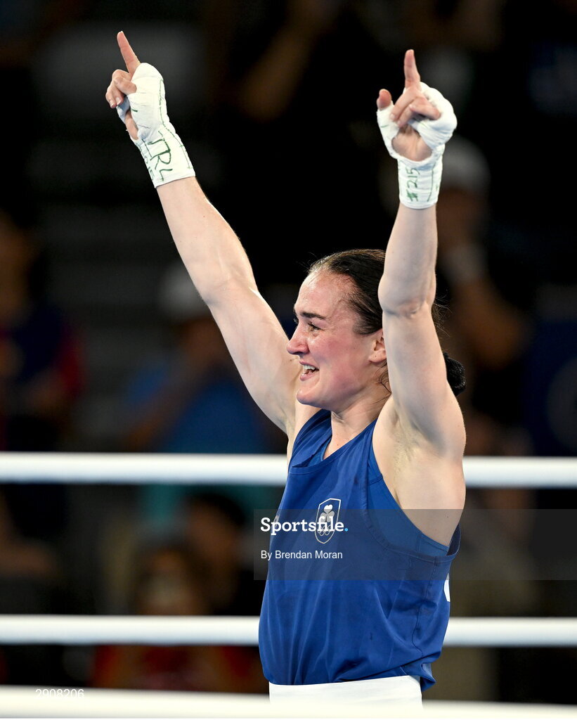 6 August 2024; Kellie Harrington of Team Ireland celebrates defeating Wenlu Yang of Team People's Republic of China in their women's 60kg final bout at Court Philippe-Chatrier in Roland Garros Stadium during the 2024 Paris Summer Olympic Games in Paris, France. Photo by Brendan Moran/Sportsfile