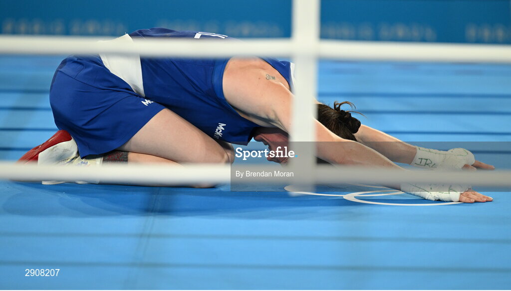 6 August 2024; Kellie Harrington of Team Ireland celebrates defeating Wenlu Yang of Team People's Republic of China in their women's 60kg final bout at Court Philippe-Chatrier in Roland Garros Stadium during the 2024 Paris Summer Olympic Games in Paris, France. Photo by Brendan Moran/Sportsfile