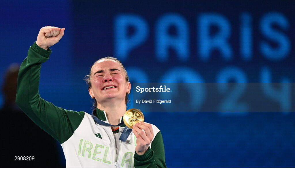 6 August 2024; Kellie Harrington of Team Ireland celebrates with her gold medal after defeating Wenlu Yang of Team People's Republic of China in their women's 60kg final bout at Court Philippe-Chatrier in Roland Garros Stadium during the 2024 Paris Summer Olympic Games in Paris, France. Photo by David Fitzgerald/Sportsfile
