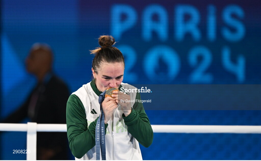 6 August 2024; Kellie Harrington of Team Ireland celebrates with her gold medal after defeating Wenlu Yang of Team People's Republic of China in their women's 60kg final bout  at Court Philippe-Chatrier in Roland Garros Stadium during the 2024 Paris Summer Olympic Games in Paris, France. Photo by David Fitzgerald/Sportsfile