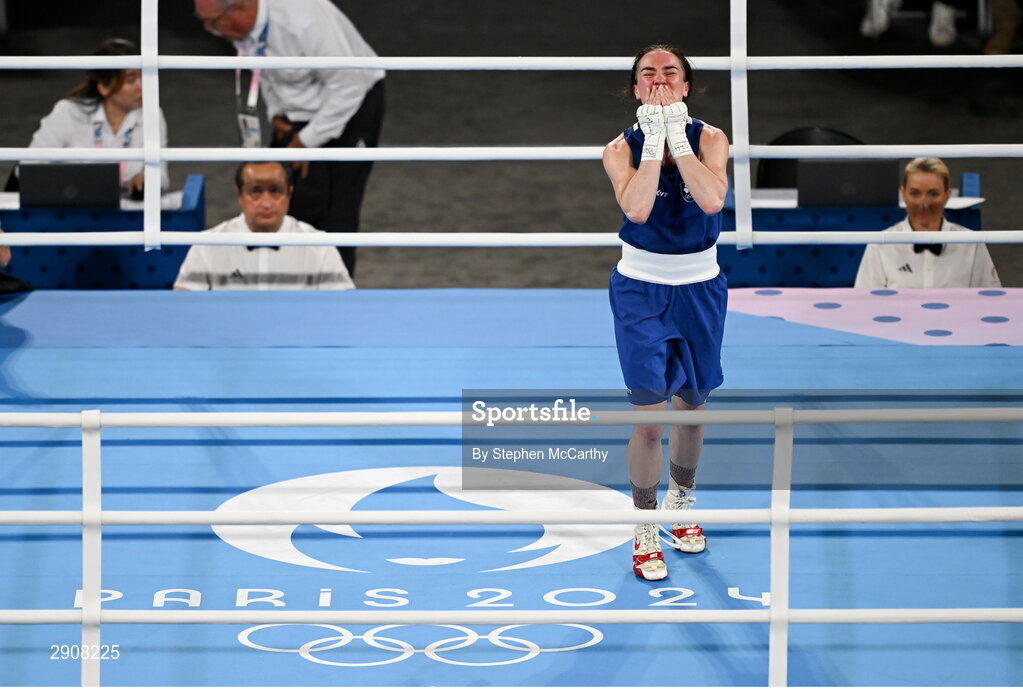 6 August 2024; Kellie Harrington of Team Ireland celebrates after defeating Wenlu Yang of Team People's Republic of China in their women's 60kg final bout at Court Philippe-Chatrier in Roland Garros Stadium during the 2024 Paris Summer Olympic Games in Paris, France. Photo by Stephen McCarthy/Sportsfile