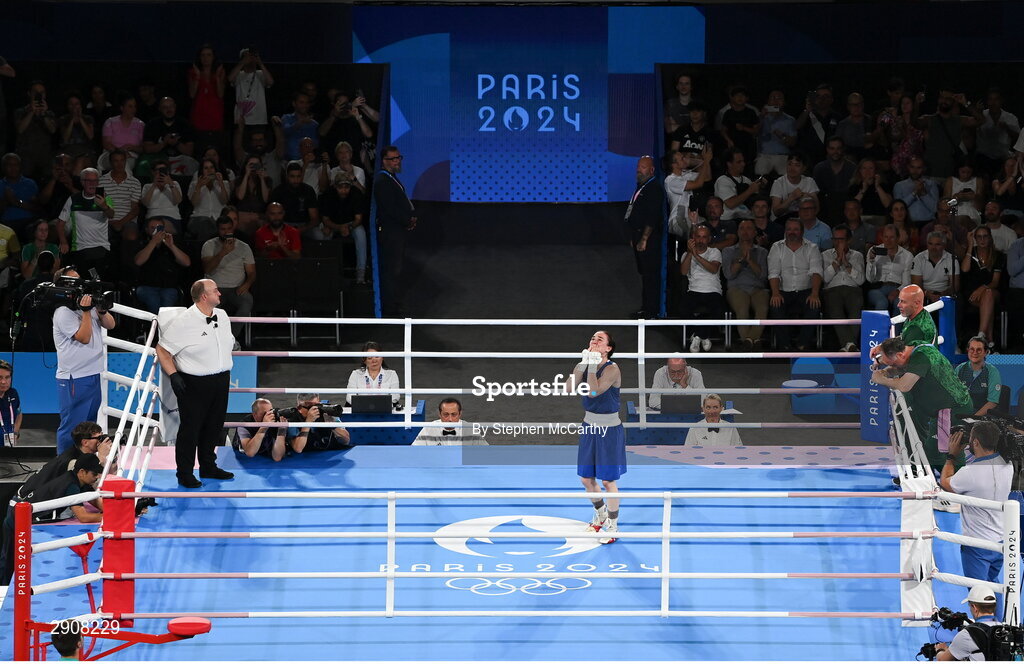 6 August 2024; Kellie Harrington of Team Ireland celebrates after defeating Wenlu Yang of Team People's Republic of China in their women's 60kg final bout at Court Philippe-Chatrier in Roland Garros Stadium during the 2024 Paris Summer Olympic Games in Paris, France. Photo by Stephen McCarthy/Sportsfile