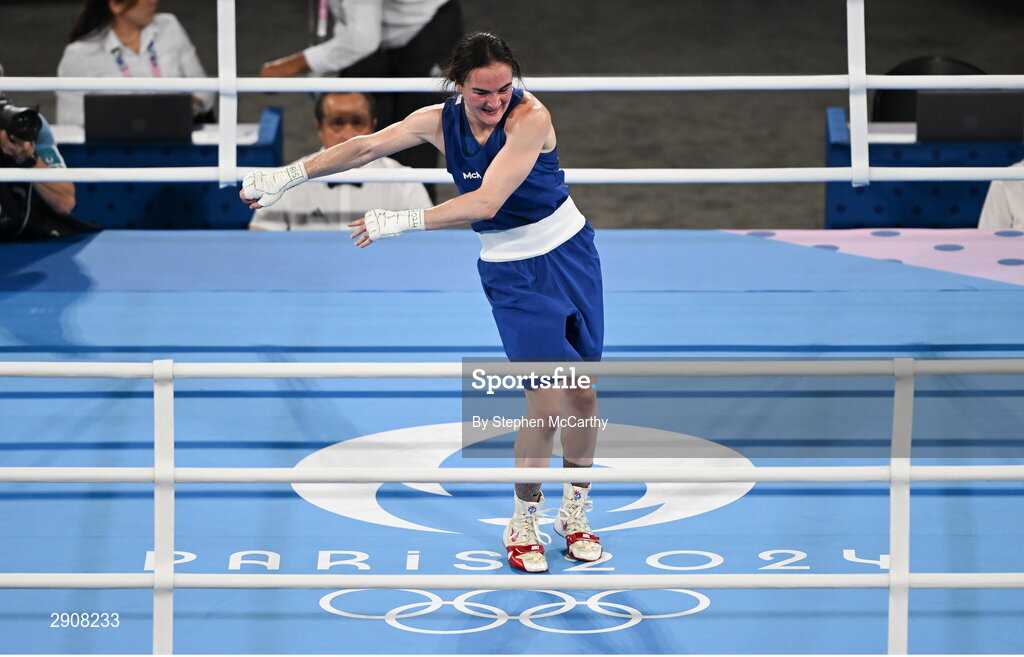 6 August 2024; Kellie Harrington of Team Ireland celebrates after defeating Wenlu Yang of Team People's Republic of China in their women's 60kg final bout at Court Philippe-Chatrier in Roland Garros Stadium during the 2024 Paris Summer Olympic Games in Paris, France. Photo by Stephen McCarthy/Sportsfile