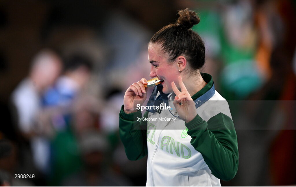6 August 2024; Kellie Harrington of Team Ireland celebrates with her gold medal after defeating Wenlu Yang of Team People's Republic of China during their women's 60kg final bout at Court Philippe-Chatrier in Roland Garros Stadium during the 2024 Paris Summer Olympic Games in Paris, France. Photo by Stephen McCarthy/Sportsfile