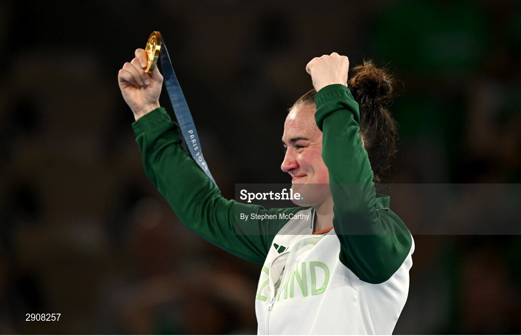 6 August 2024; Kellie Harrington of Team Ireland celebrates with her gold medal after defeating Wenlu Yang of Team People's Republic of China during their women's 60kg final bout at Court Philippe-Chatrier in Roland Garros Stadium during the 2024 Paris Summer Olympic Games in Paris, France. Photo by Stephen McCarthy/Sportsfile