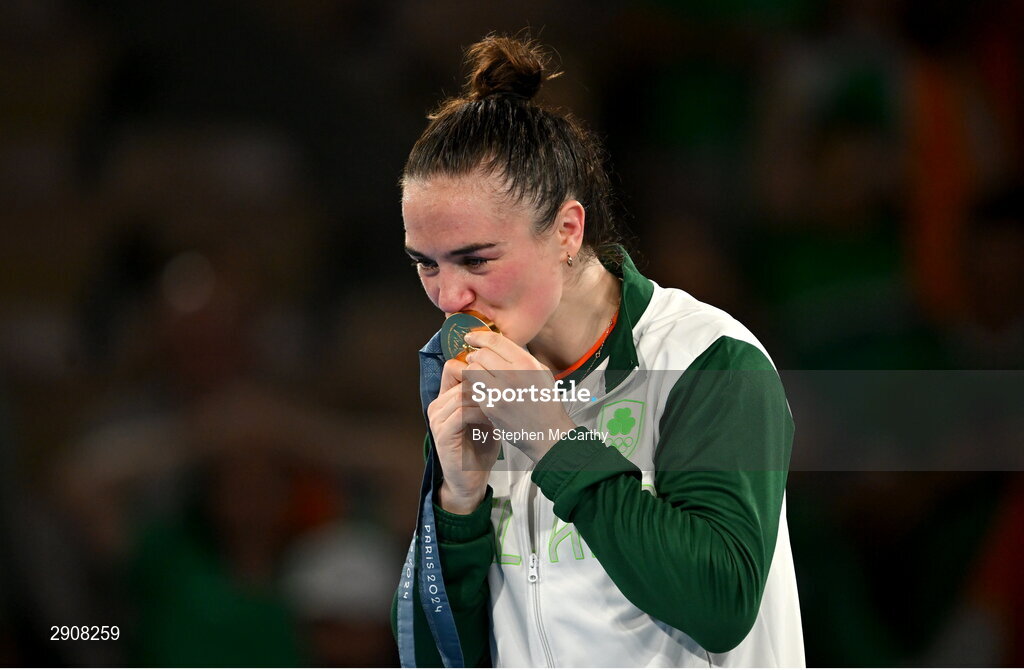 6 August 2024; Kellie Harrington of Team Ireland celebrates with her gold medal after defeating Wenlu Yang of Team People's Republic of China during their women's 60kg final bout at Court Philippe-Chatrier in Roland Garros Stadium during the 2024 Paris Summer Olympic Games in Paris, France. Photo by Stephen McCarthy/Sportsfile