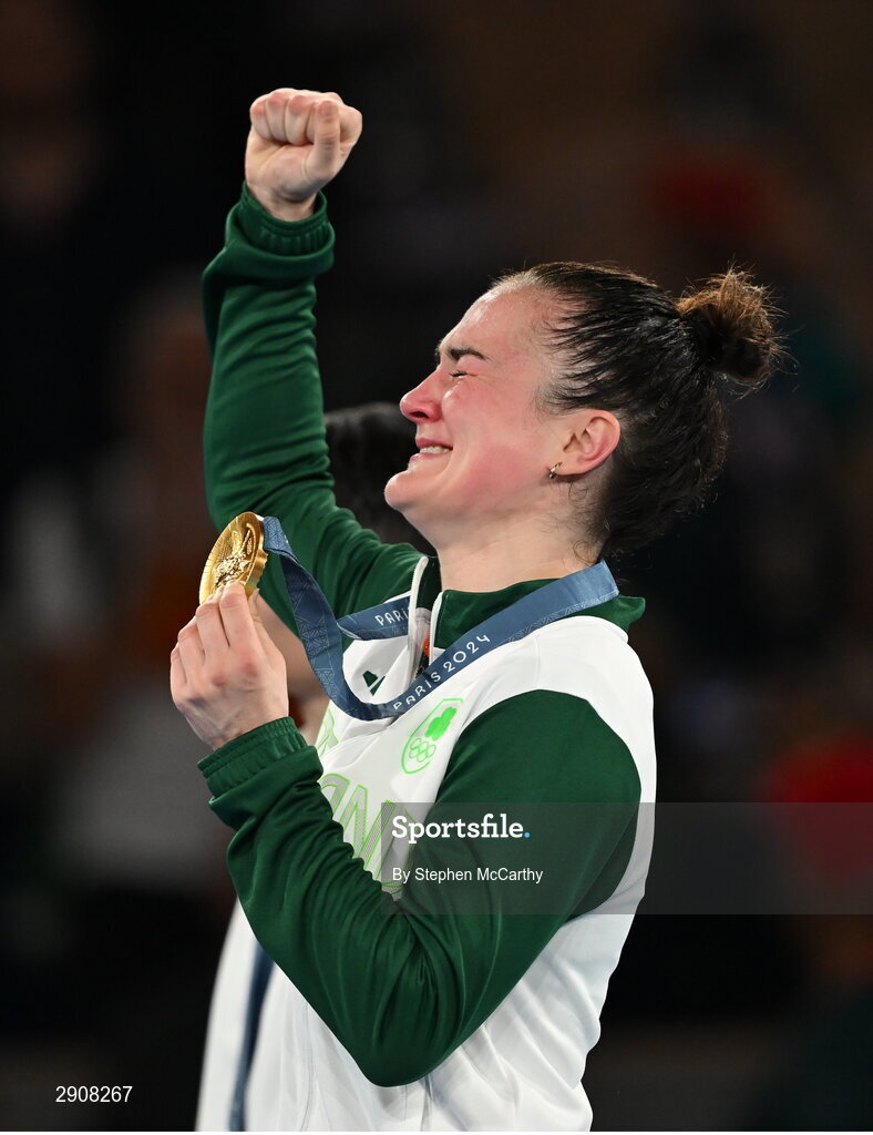 6 August 2024; Kellie Harrington of Team Ireland celebrates with her gold medal after defeating Wenlu Yang of Team People's Republic of China during their women's 60kg final bout at Court Philippe-Chatrier in Roland Garros Stadium during the 2024 Paris Summer Olympic Games in Paris, France. Photo by Stephen McCarthy/Sportsfile