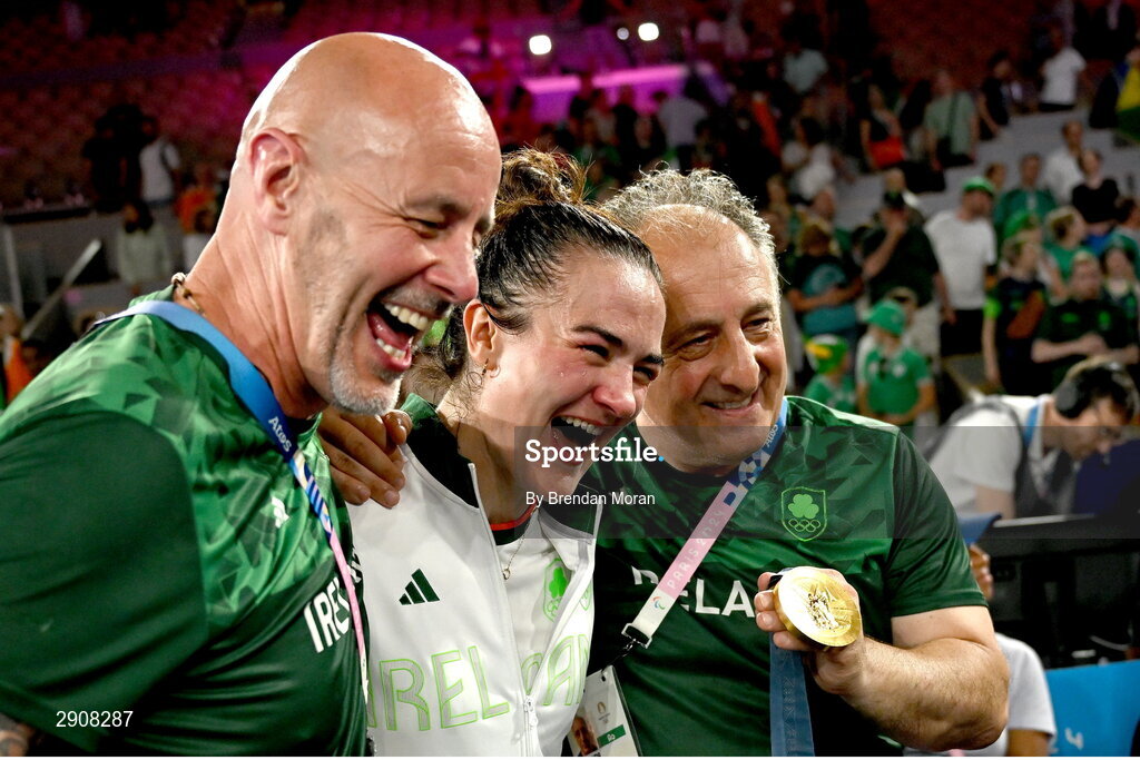 6 August 2024; Gold medalist Kellie Harrington of Team Ireland celebrates with coaches Damian Kennedy, left, and Zaur Antia, after defeating Wenlu Yang of Team People's Republic of China in their women's 60kg final bout  at Court Philippe-Chatrier in Roland Garros Stadium during the 2024 Paris Summer Olympic Games in Paris, France. Photo by Brendan Moran/Sportsfile