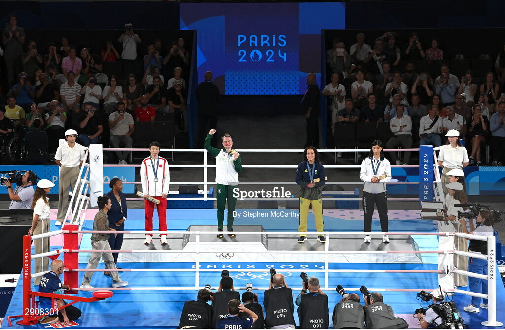 6 August 2024; Women's 60kg medallists, from left, silver medallist Wenlu Yang of Team Peoples's Republic of China, gold medallist Kellie Harrington of Team Ireland, and bronze medallists Beatriz Soares Ferreira of Team Brazil and Shih Yi Wu of Team Chinese Taipei during the medal presentation at Court Philippe-Chatrier in Roland Garros Stadium during the 2024 Paris Summer Olympic Games in Paris, France. Photo by Stephen McCarthy/Sportsfile