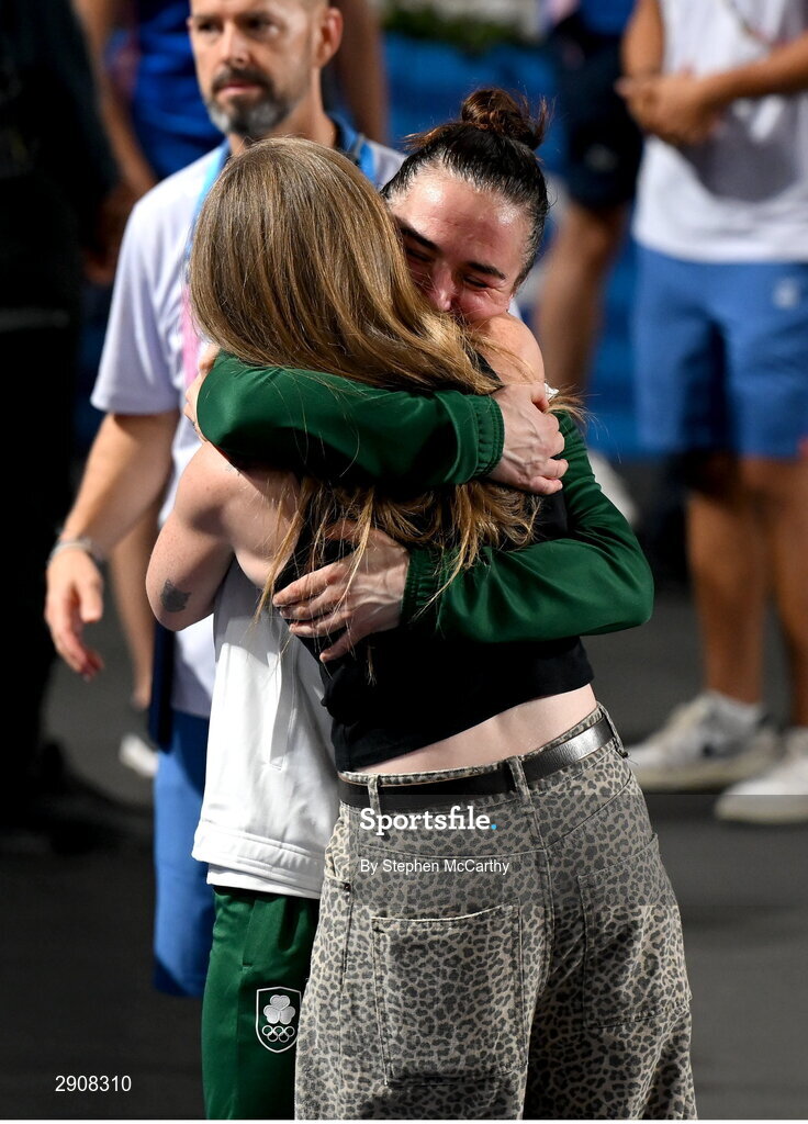 6 August 2024; Kellie Harrington of Team Ireland celebrates with the her wife Mandy after defeating Wenlu Yang of Team People's Republic of China in their women's 60kg final boutat Court Philippe-Chatrier in Roland Garros Stadium during the 2024 Paris Summer Olympic Games in Paris, France. Photo by Stephen McCarthy/Sportsfile