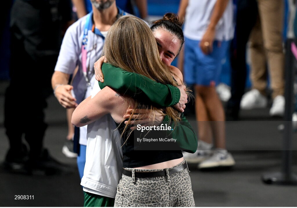 6 August 2024; Kellie Harrington of Team Ireland celebrates with the her wife Mandy after defeating Wenlu Yang of Team People's Republic of China in their women's 60kg final boutat Court Philippe-Chatrier in Roland Garros Stadium during the 2024 Paris Summer Olympic Games in Paris, France. Photo by Stephen McCarthy/Sportsfile