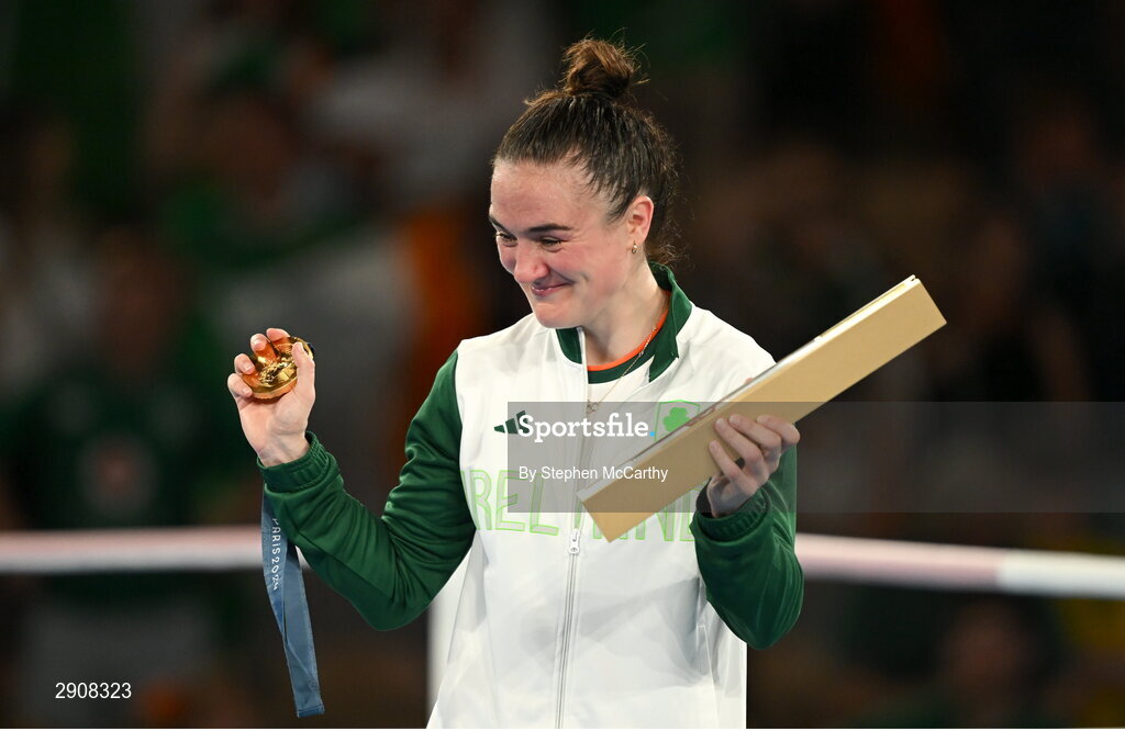 6 August 2024; Kellie Harrington of Team Ireland celebrates with the her gold medal after defeating Wenlu Yang of Team People's Republic of China in their women's 60kg final boutat Court Philippe-Chatrier in Roland Garros Stadium during the 2024 Paris Summer Olympic Games in Paris, France. Photo by Stephen McCarthy/Sportsfile