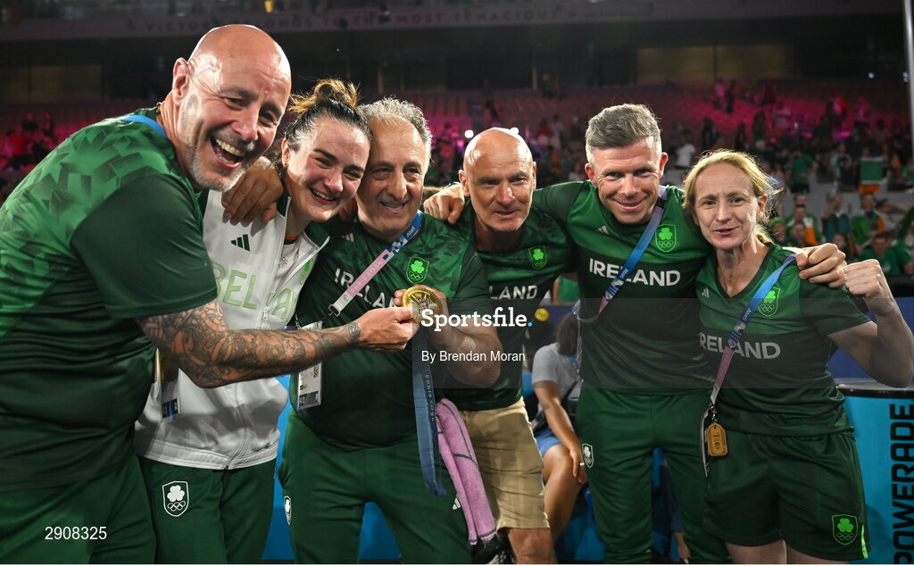 6 August 2024; Gold medalist Kellie Harrington of Team Ireland celebrates with her team, from left, Damian Kennedy, Zaur Antia, Noel Burke, James Doyle, and Lynne McEnery; at Court Philippe-Chatrier in Roland Garros Stadium during the 2024 Paris Summer Olympic Games in Paris, France. Photo by Brendan Moran/Sportsfile