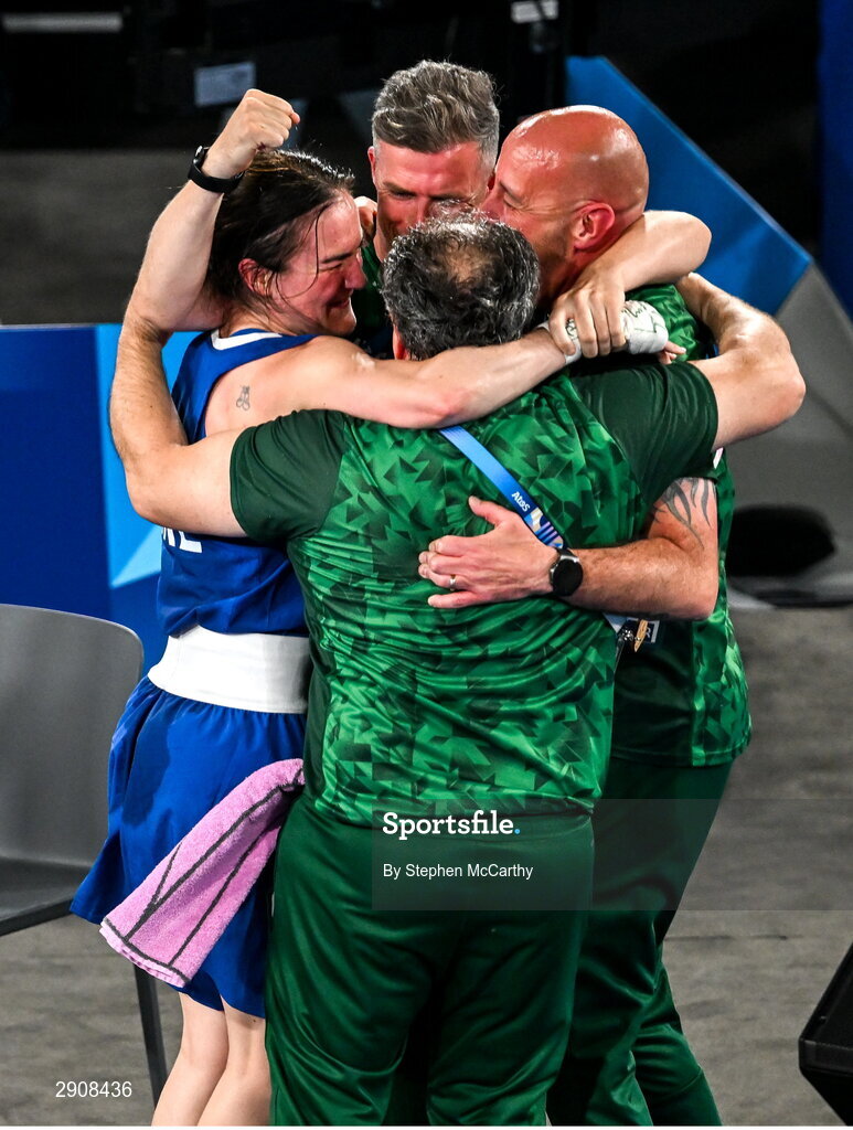 6 August 2024; Kellie Harrington of Team Ireland celebrates with coaches Zaur Antia, Damian Kennedy and James Doyle after winning her women's 60kg final bout against Wenlu Yang of Team People's Republic of China at Court Philippe-Chatrier in Roland Garros Stadium during the 2024 Paris Summer Olympic Games in Paris, France. Photo by Stephen McCarthy/Sportsfile