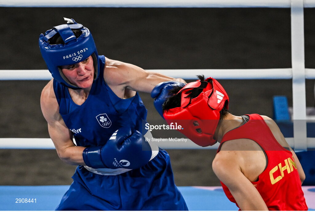 6 August 2024; Kellie Harrington of Team Ireland, left, and Wenlu Yang of Team People's Republic of China during their women's 60kg final bout at Court Philippe-Chatrier in Roland Garros Stadium during the 2024 Paris Summer Olympic Games in Paris, France. Photo by Stephen McCarthy/Sportsfile
