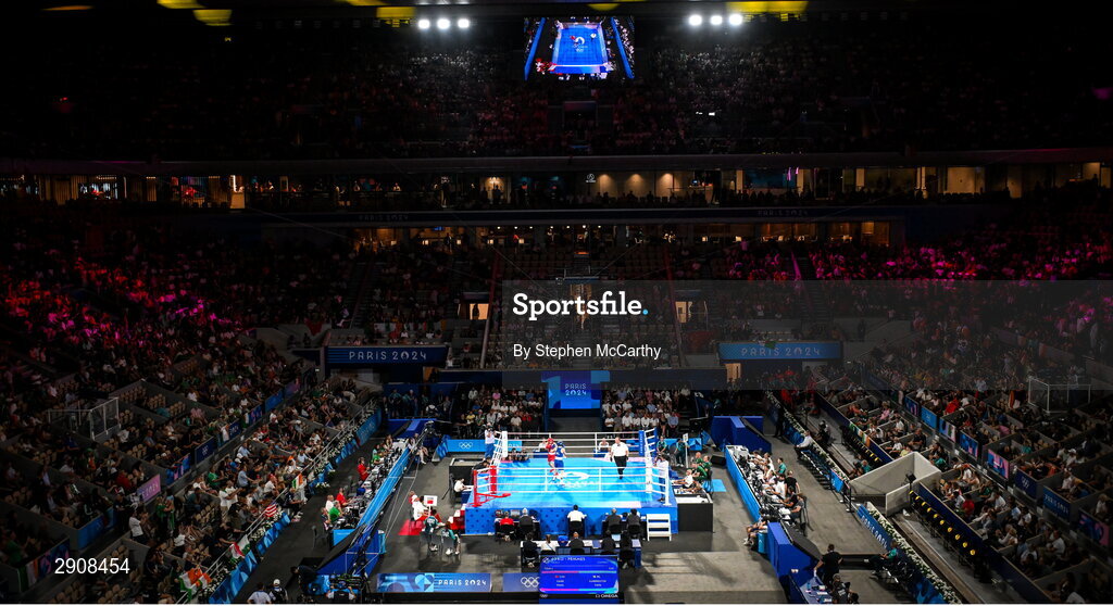 6 August 2024; Kellie Harrington of Team Ireland, right, and Wenlu Yang of Team People's Republic of China during their women's 60kg final bout at Court Philippe-Chatrier in Roland Garros Stadium during the 2024 Paris Summer Olympic Games in Paris, France. Photo by Stephen McCarthy/Sportsfile