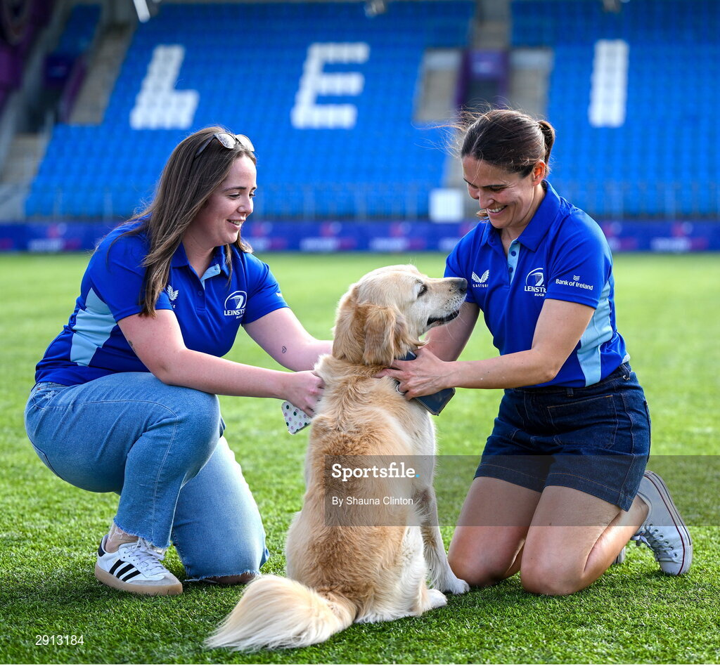 9 August 2024; Leinster head coach Tania Rosser, right, and Lisa Callan with TJ the Dog during the Leinster Rugby women's jersey presentation at Energia Park in Dublin. Photo by Shauna Clinton/Sportsfile