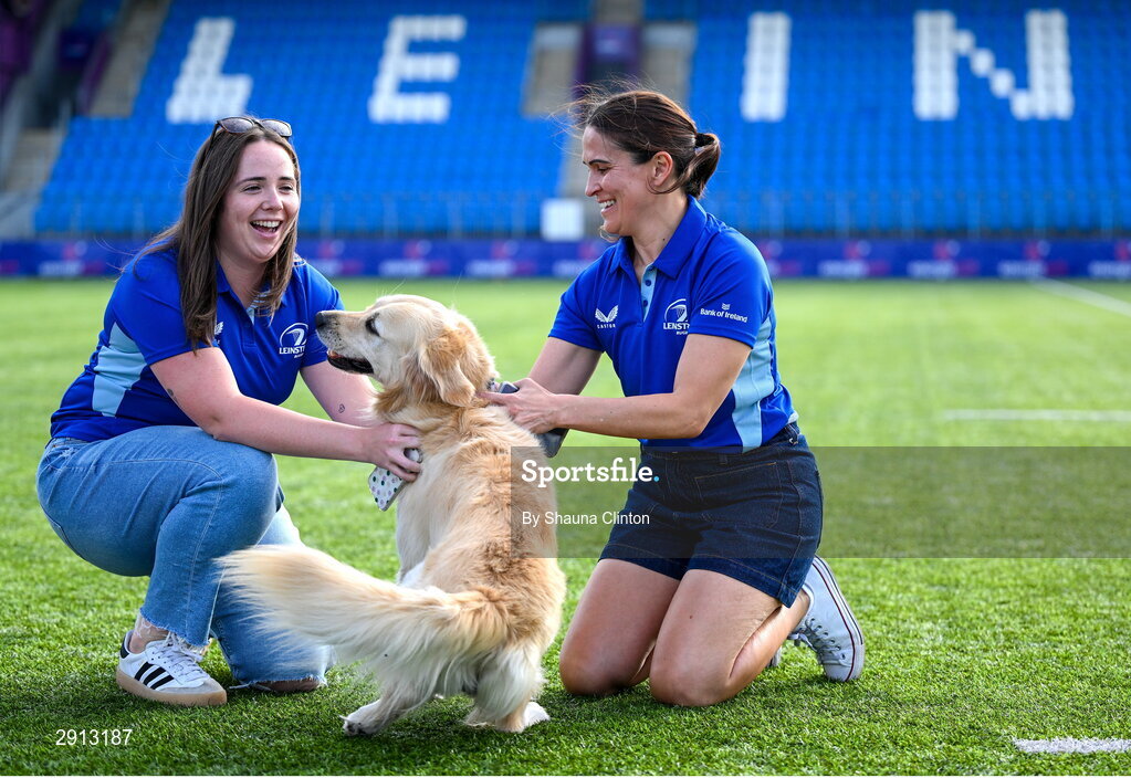 9 August 2024; Leinster head coach Tania Rosser, right, and Lisa Callan with TJ the Dog during the Leinster Rugby women's jersey presentation at Energia Park in Dublin. Photo by Shauna Clinton/Sportsfile