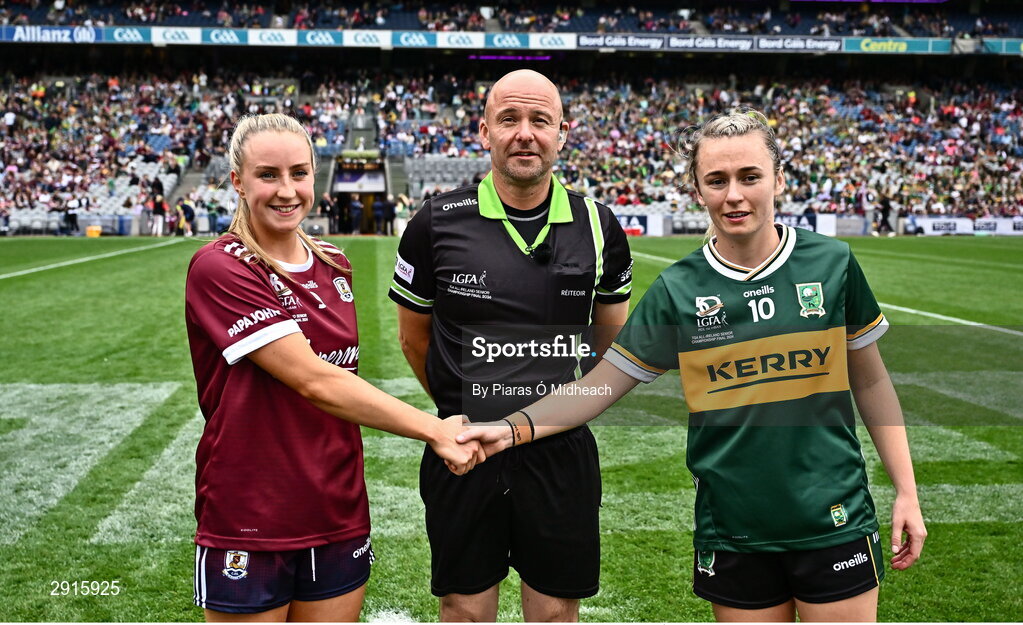 4 August 2024; Referee Jonathan Murphy with team captains Ailbhe Davoren of Galway and Niamh Carmody of Kerry before the TG4 All-Ireland Ladies Football Senior Championship final match between Galway and Kerry at Croke Park in Dublin. Photo by Piaras Ó Mídheach/Sportsfile