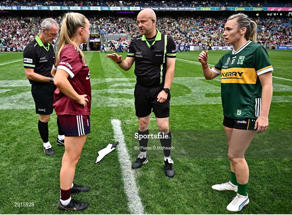 4 August 2024; Referee Jonathan Murphy with team captains Ailbhe Davoren of Galway and Niamh Carmody of Kerry before the TG4 All-Ireland Ladies Football Senior Championship final match between Galway and Kerry at Croke Park in Dublin. Photo by Piaras Ó Mídheach/Sportsfile