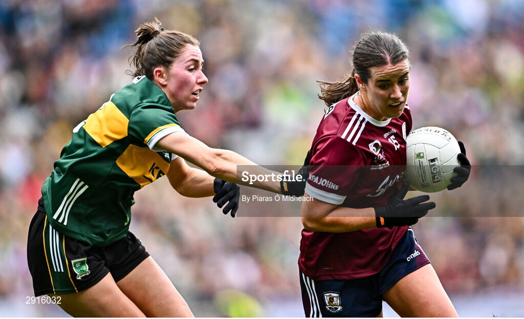 4 August 2024; Róisín Leonard of Galway in action against Eilís Lynch of Kerry during the TG4 All-Ireland Ladies Football Senior Championship final match between Galway and Kerry at Croke Park in Dublin. Photo by Piaras Ó Mídheach/Sportsfile
