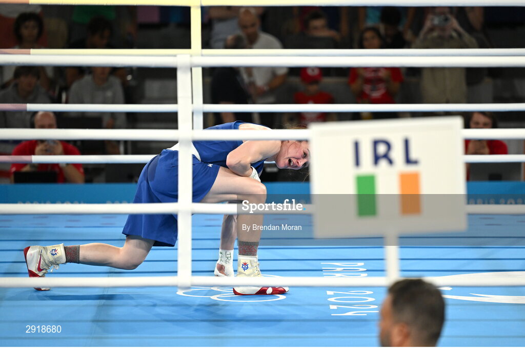6 August 2024; Kellie Harrington of Team Ireland celebrates defeating Wenlu Yang of Team People's Republic of China in their women's 60kg final bout at Court Philippe-Chatrier in Roland Garros Stadium during the 2024 Paris Summer Olympic Games in Paris, France.  Photo by Brendan Moran/Sportsfile