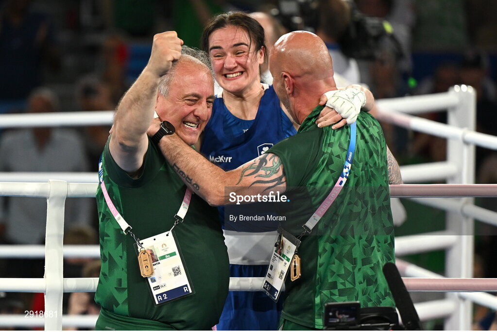 6 August 2024; Kellie Harrington of Team Ireland celebrates with coaches Zaur Antia, left, and Damian Kennedy after defeating Wenlu Yang of Team People's Republic of China in their women's 60kg final bout at Court Philippe-Chatrier in Roland Garros Stadium during the 2024 Paris Summer Olympic Games in Paris, France. Photo by Brendan Moran/Sportsfile
