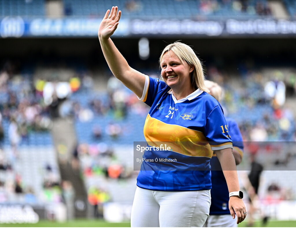4 August 2024; Marie Bryan from Moycarkey, represented today by her niece Michelle Kelly , of the Tipperary team of 1974, who won the first All-Ireland Ladies Senior Football Championship final, as they are introduced to the crowd at half-time during the TG4 All-Ireland Ladies Football Intermediate Championship final match between Leitrim and Tyrone at Croke Park in Dublin. Photo by Piaras Ó Mídheach/Sportsfile