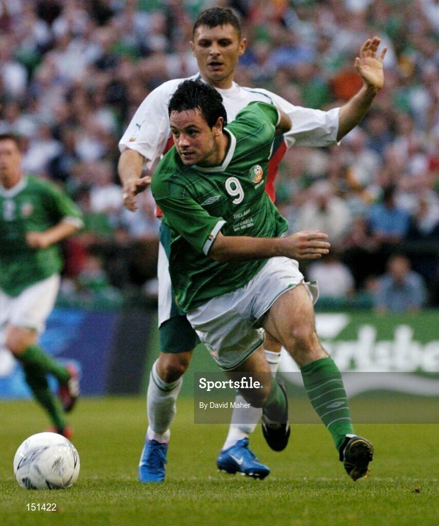 18 August 2004; Andy Reid, Republic of Ireland, in action against Zdravko Lazparov, Bulgaria. International Friendly, Republic of Ireland v Bulgaria, Lansdowne Road, Dublin. Picture credit; David Maher / SPORTSFILE