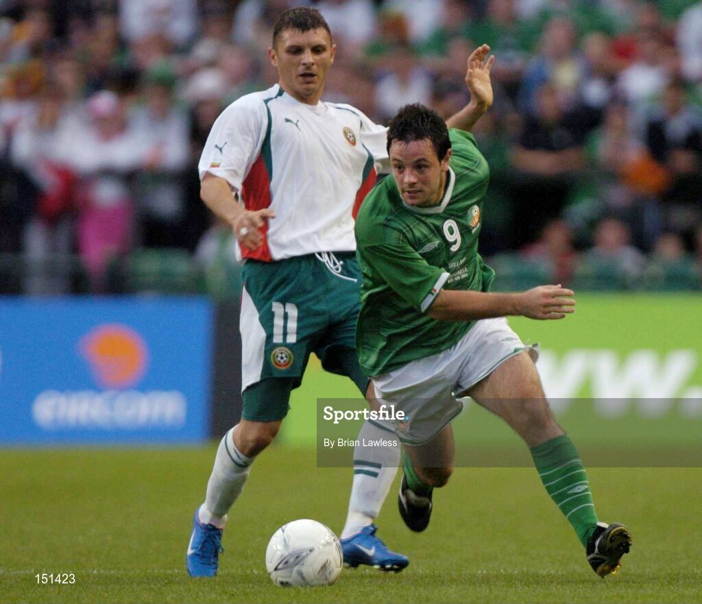 18 August 2004; Andy Reid, Republic of Ireland, in action against Zdravko Lazarov, Bulgaria. International Friendly, Republic of Ireland v Bulgaria, Lansdowne Road, Dublin. Picture credit; Brian Lawless / SPORTSFILE