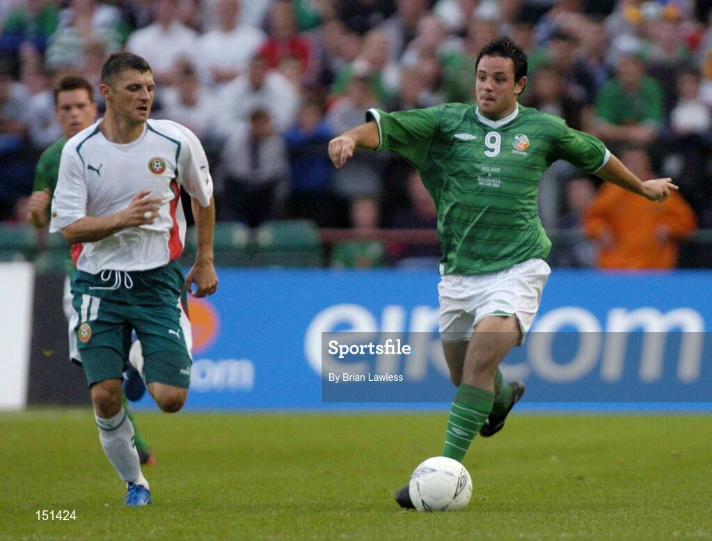18 August 2004; Andy Reid, Republic of Ireland, in action against Zdravko Lazarov, Bulgaria. International Friendly, Republic of Ireland v Bulgaria, Lansdowne Road, Dublin. Picture credit; Brian Lawless / SPORTSFILE