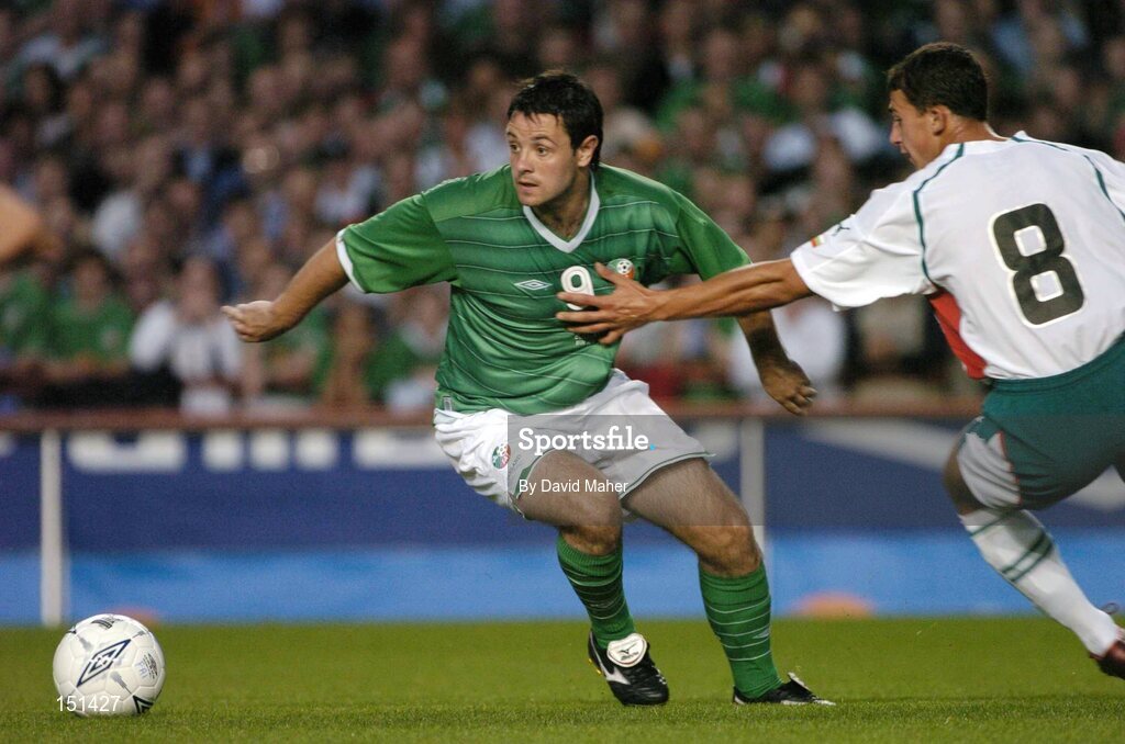 18 August 2004; Andy Reid, Republic of Ireland, in action against Chavadar Yankov, Bulgaria. International Friendly, Republic of Ireland v Bulgaria, Lansdowne Road, Dublin. Picture credit; David Maher / SPORTSFILE