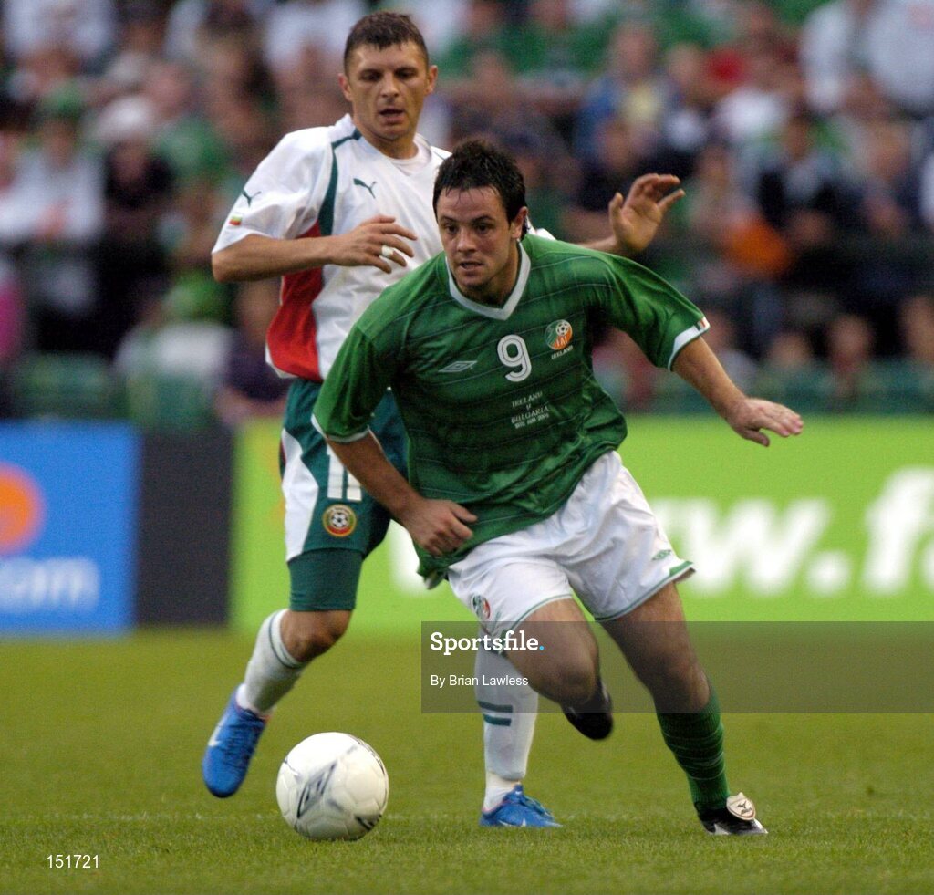 18 August 2004; Andy Reid, Republic of Ireland, in action against Zdravko Lazarov, Bulgaria. International Friendly, Republic of Ireland v Bulgaria, Lansdowne Road, Dublin. Picture credit; Brian Lawless / SPORTSFILE