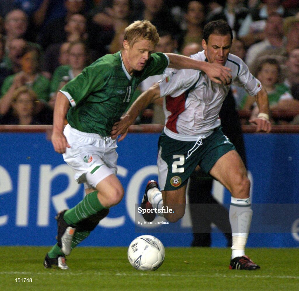 18 August 2004; Damien Duff, Republic of Ireland, in action against Radostin Kishishev, Bulgaria. International Friendly, Republic of Ireland v Bulgaria, Lansdowne Road, Dublin. Picture credit; Brian Lawless / SPORTSFILE