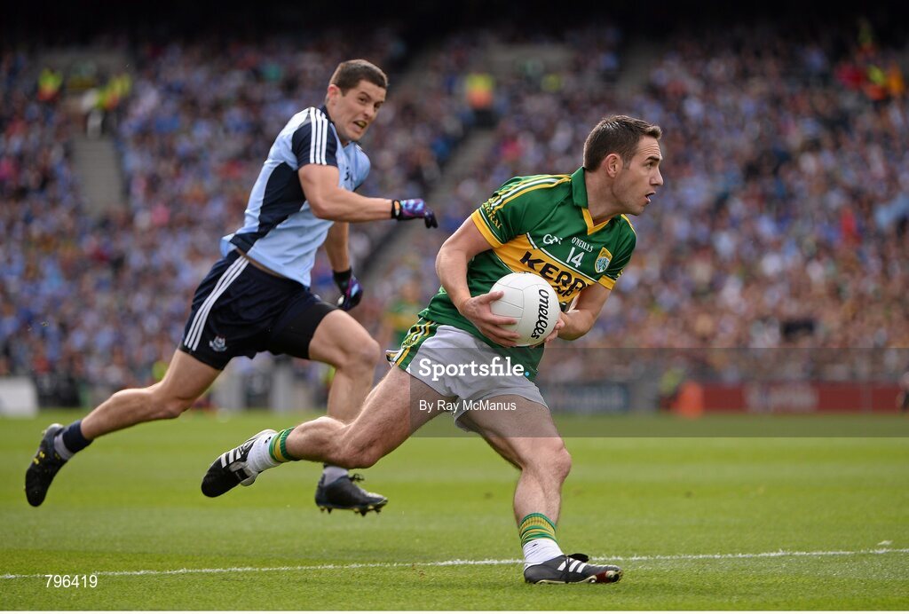 1 September 2013; Declan O'Sullivan, Kerry, in action against Rory O'Carroll, Dublin. GAA Football All-Ireland Senior Championship, Semi-Final, Dublin v Kerry, Croke Park, Dublin. Picture credit: Ray McManus / SPORTSFILE